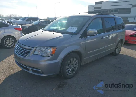 2016 Chrysler Town & Country Touring-L Anniversary Edition z USA, uszkodzony, nr VIN 2C4RC1CG2GR129287